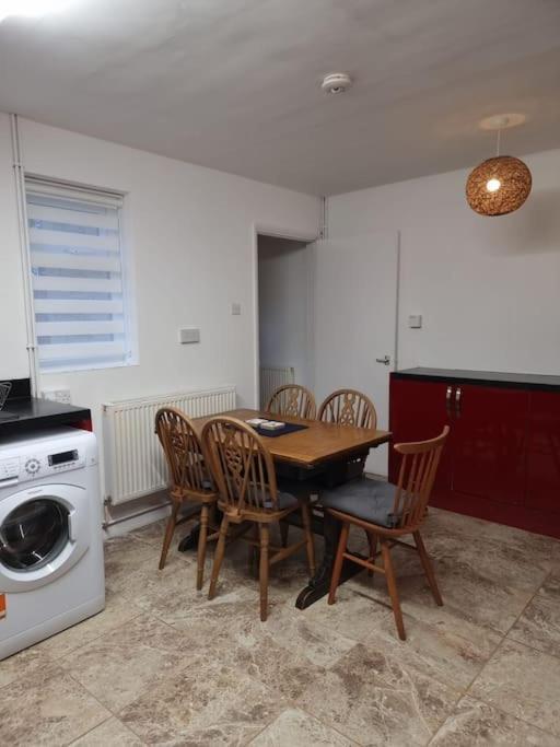 Stanton St Quintin Home In Kington St Michael מראה חיצוני תמונה
